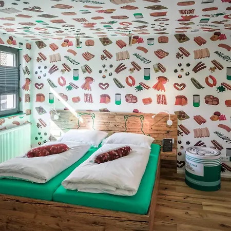 Hotell Bratwursthotel 3*