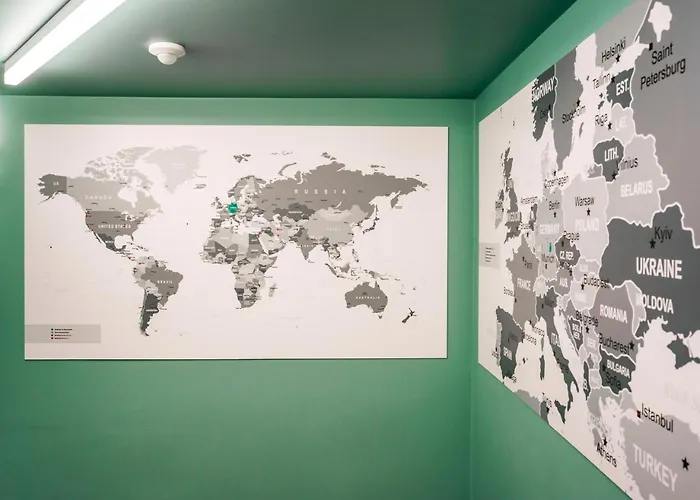 فندق Bratwursthotel 3*